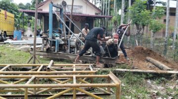 Pembangunan Sumur Bor di Desa Seunaloh Masuki Tahap Pembuatan Kerangka Tandon Air